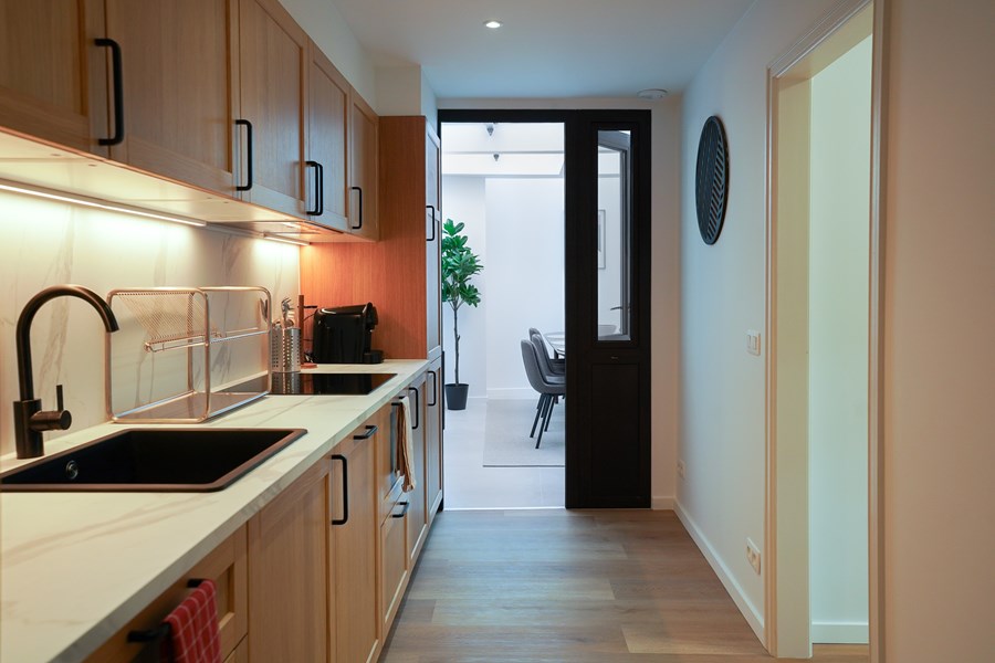 Cuisine ouverte sur la salle à manger à Résistance 45