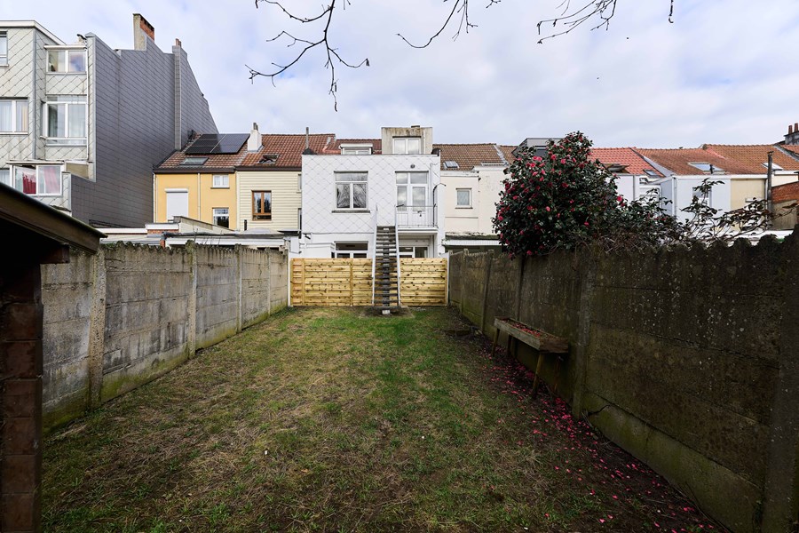 Jardin avec vue sur la maison de colocation Hellebaut 18