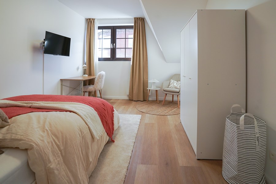 Chambre meublée et lumineuse pour jeune actif à Résistance 45